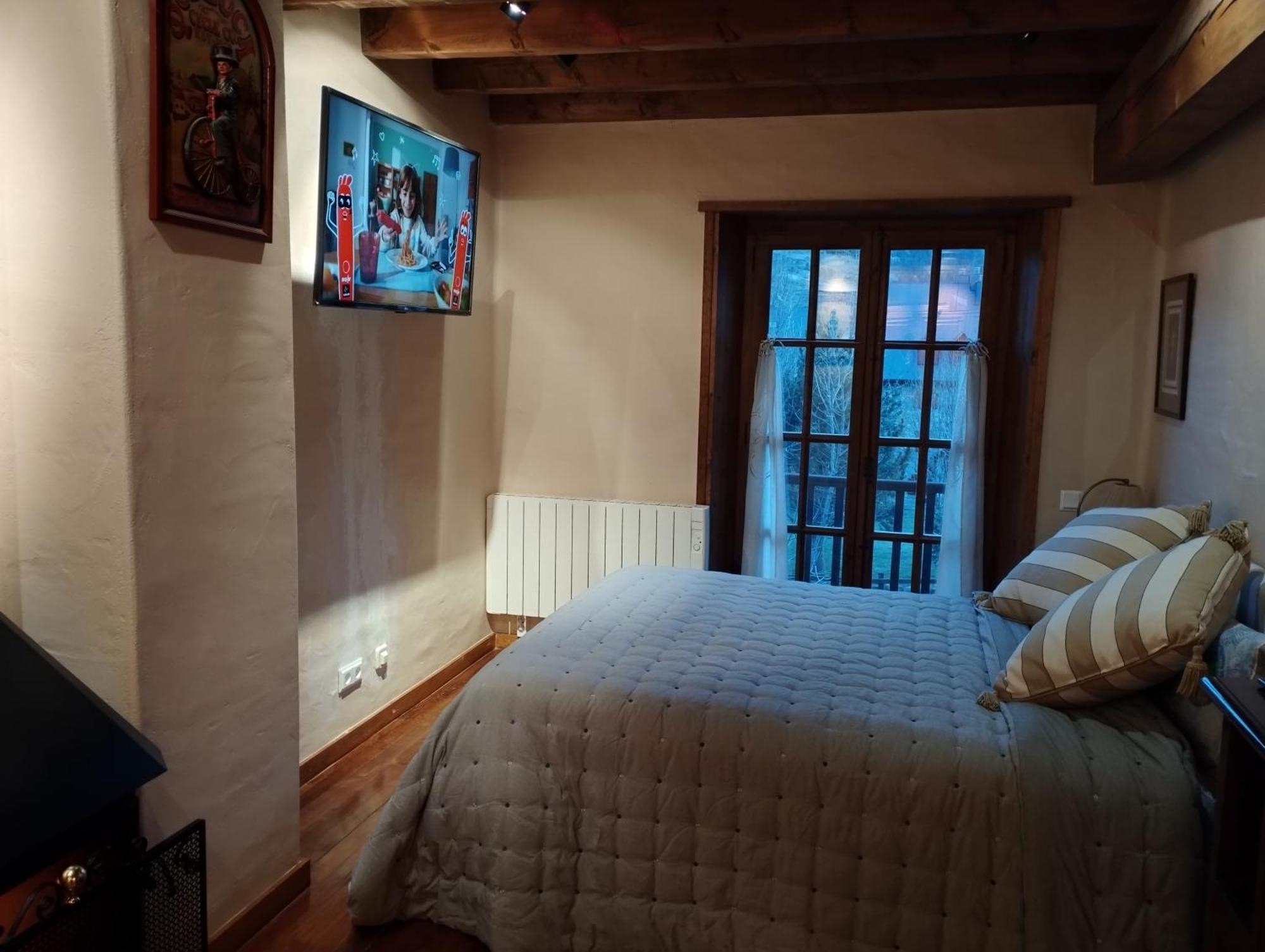 Esqui, Aigueestortes Y Boi-tauell A Tus Pies En Ebrehogar Apartment